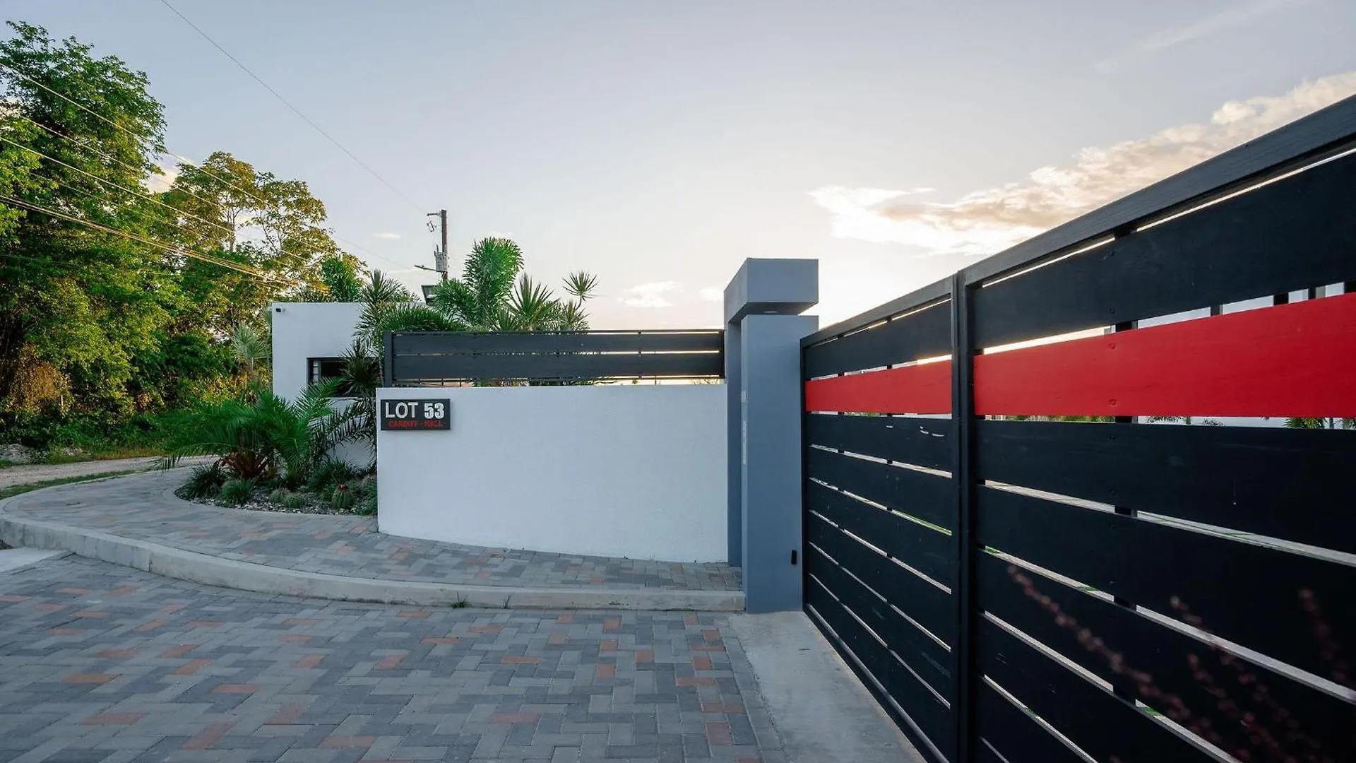 Serenity Haven - Your Ultimate Runaway Bay Escape Apartament