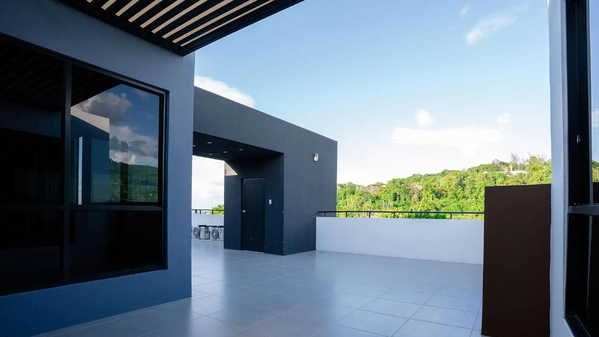 Serenity Haven - Your Ultimate Runaway Bay Escape Apartament