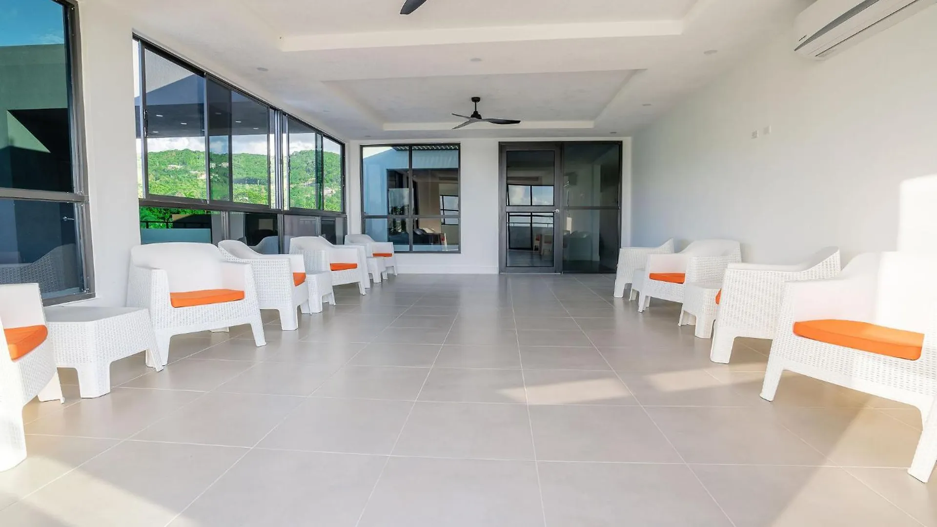 Serenity Haven - Your Ultimate Runaway Bay Escape Apartament