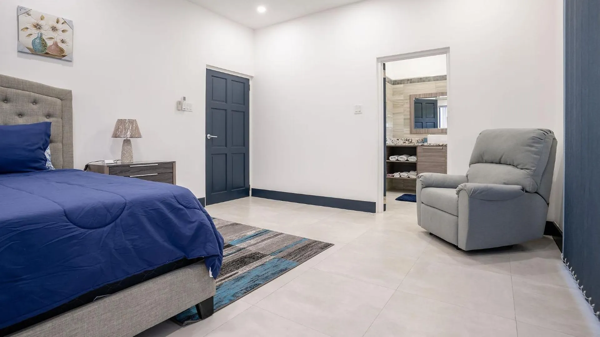 Serenity Haven - Your Ultimate Runaway Bay Escape
